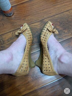 Women’s Bow Peep-Toe Laser-Cut Flats - Tan/Brown